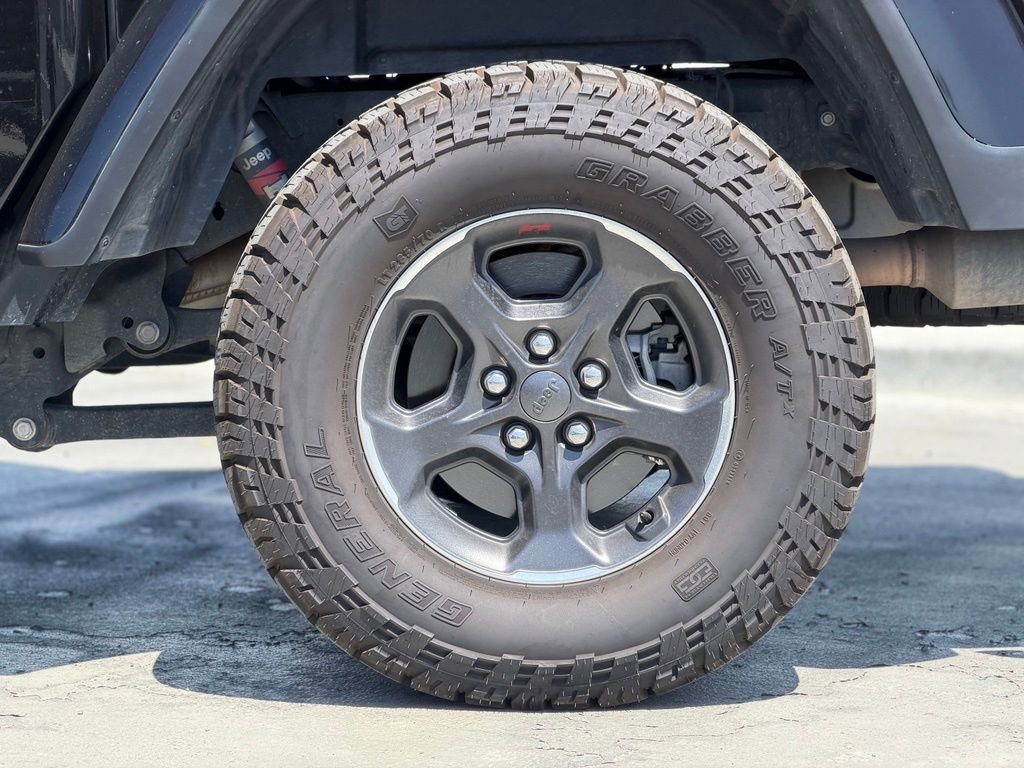 Used 2021 Jeep Gladiator Overland AWD/4WD image 2