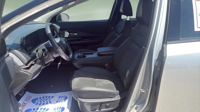 Used 2023 Nissan Ariya AWD image 11