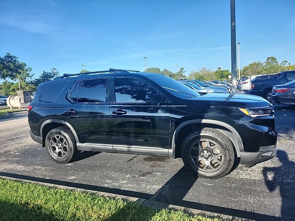 Used 2024 Honda Pilot TrailSport image 2