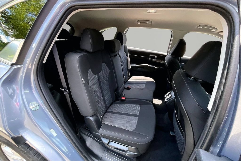 Used 2024 Kia Sorento LX FWD image 19