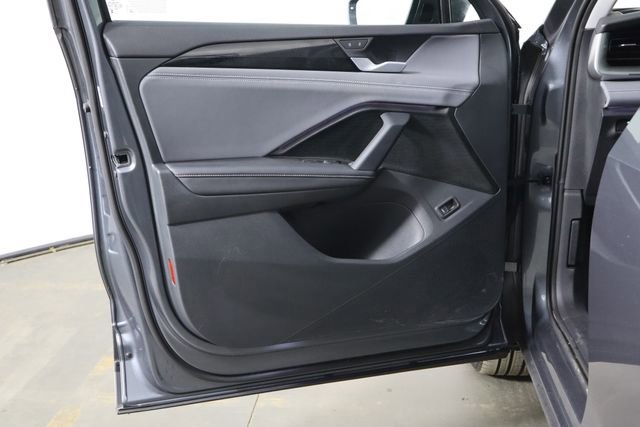 Used 2025 Volkswagen Tiguan SE AWD/4WD image 17