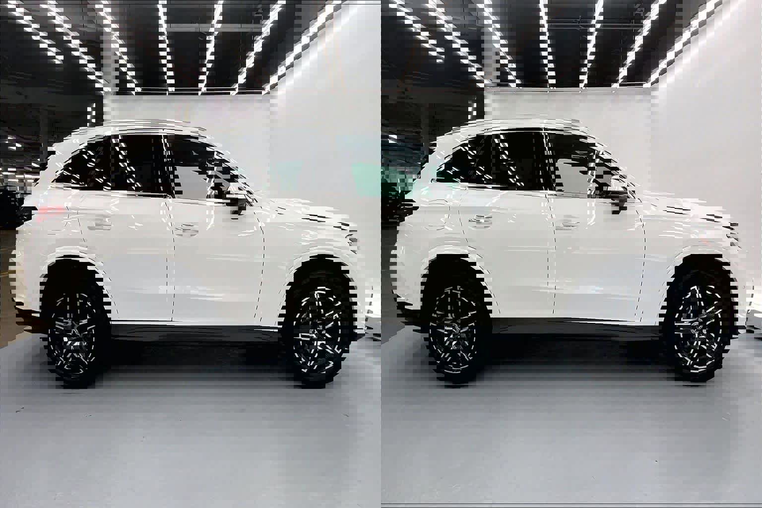 Used 2025 Mercedes-Benz GLC 300 image 6