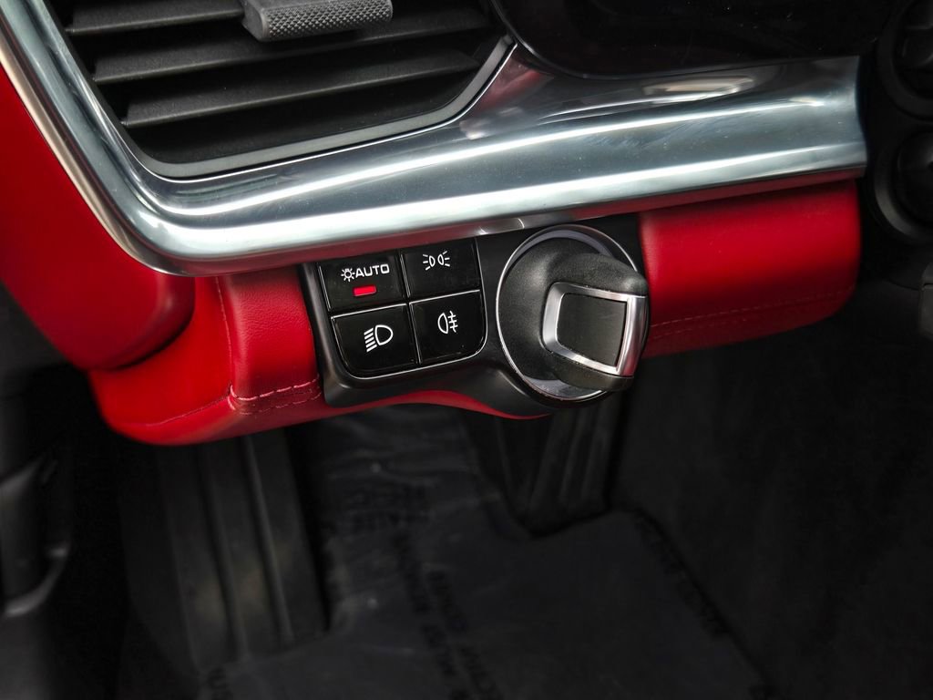 Used 2020 Porsche Panamera 4 image 22