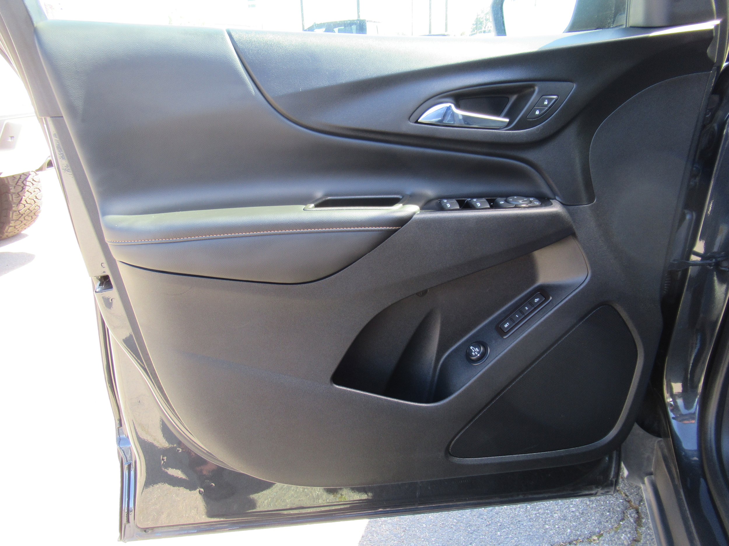 Used 2022 Chevrolet Equinox Premier AWD/4WD image 8