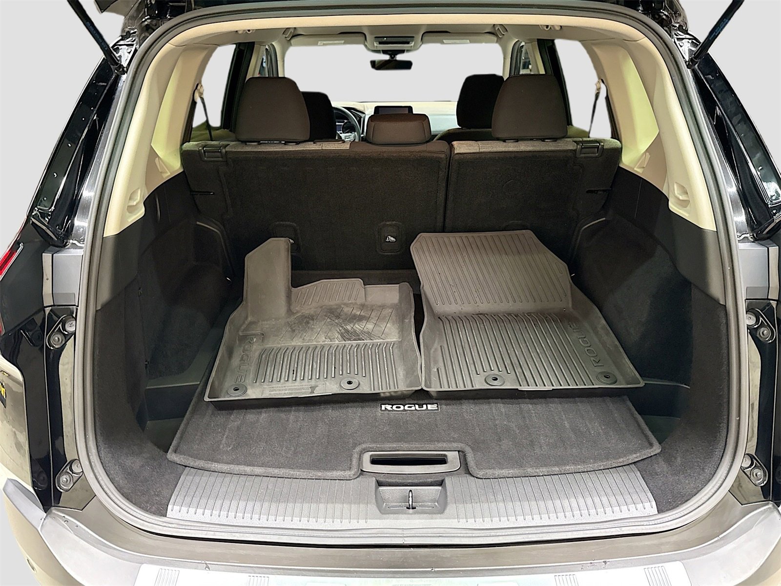 Used 2023 Nissan Rogue SV image 25