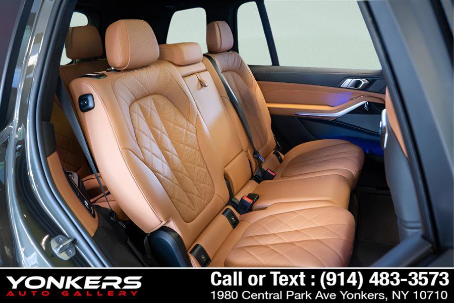 Used 2023 BMW X7 xDrive40i w/ M Sport Package AWD/4WD image 34