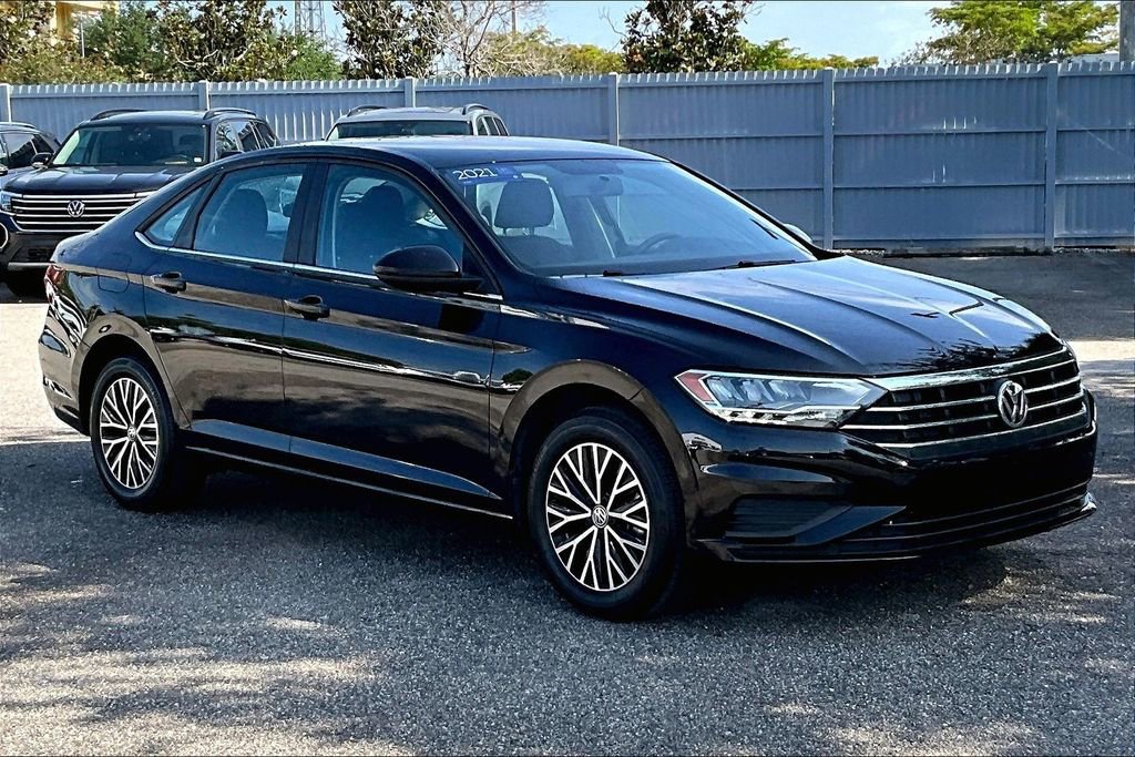 Used 2021 Volkswagen Jetta S w/ Driver Assistance Package FWD image 2