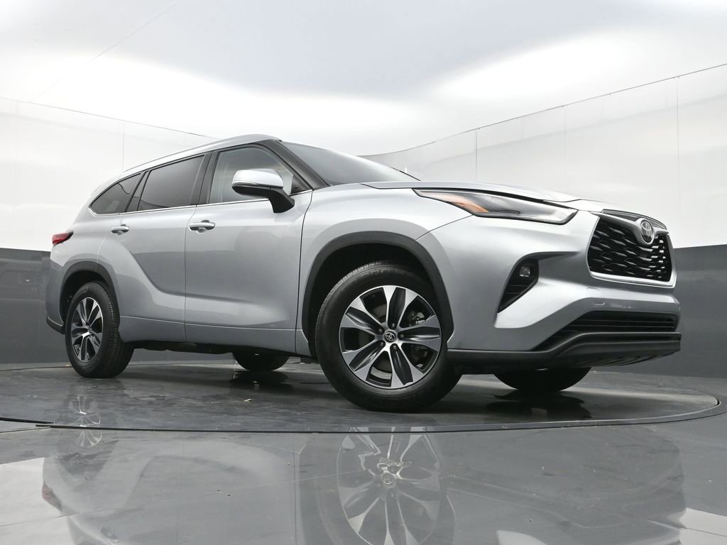 Used 2022 Toyota Highlander XLE image 27