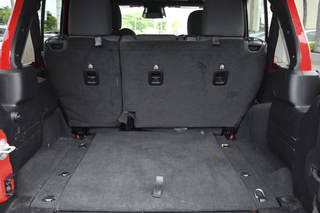 Certified 2026 Jeep Wrangler Unlimited Rubicon AWD/4WD image 30