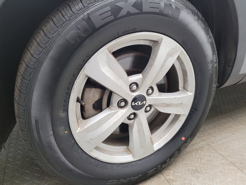 Used 2022 Kia Sorento LX image 31