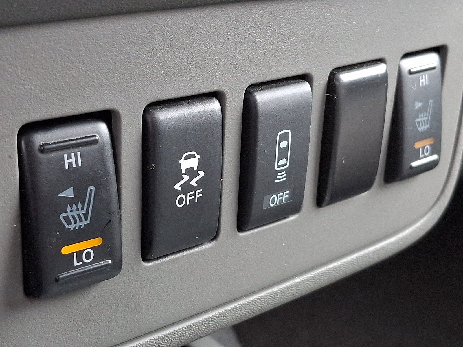 Used 2020 Nissan Frontier SV image 30