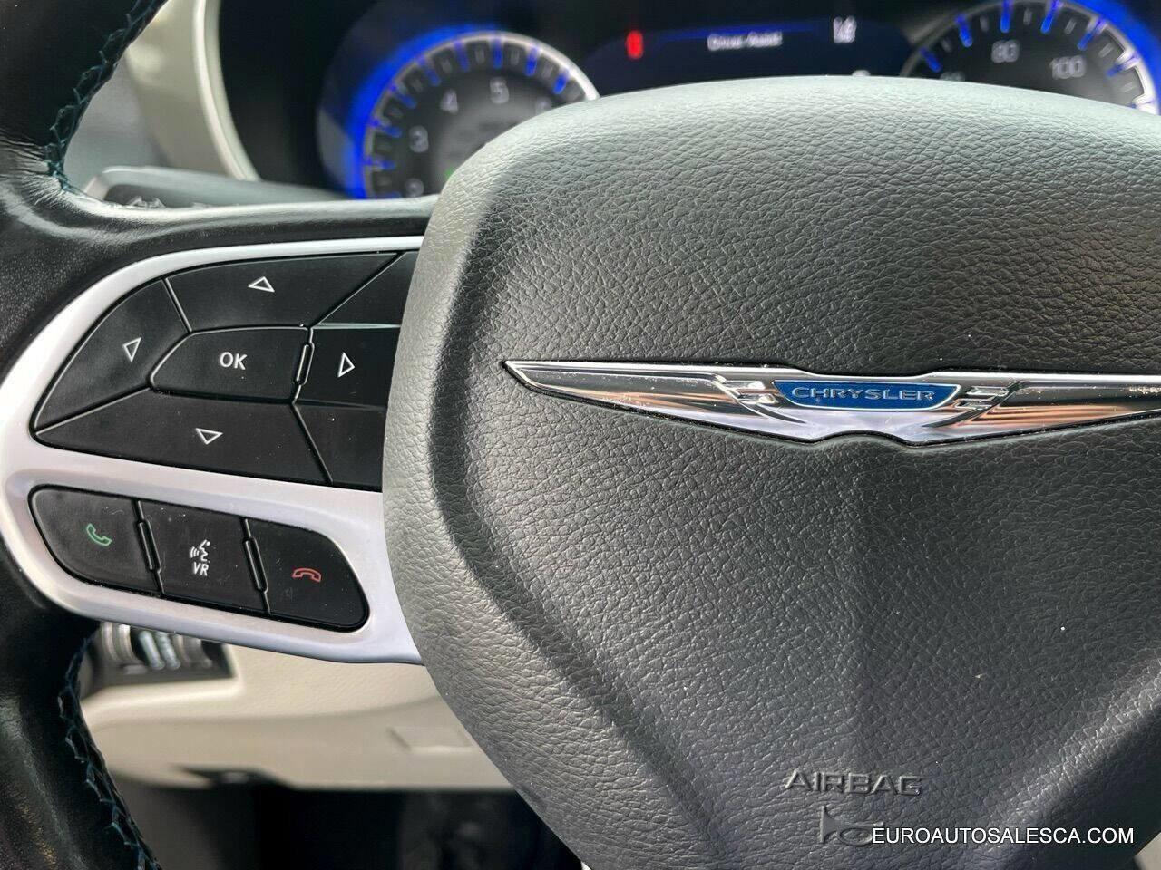 Used 2021 Chrysler Pacifica Touring-L image 31