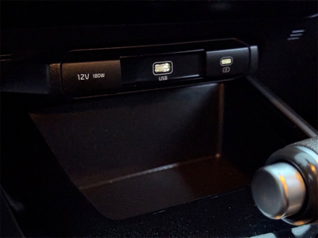 Used 2023 Kia Niro LX image 30