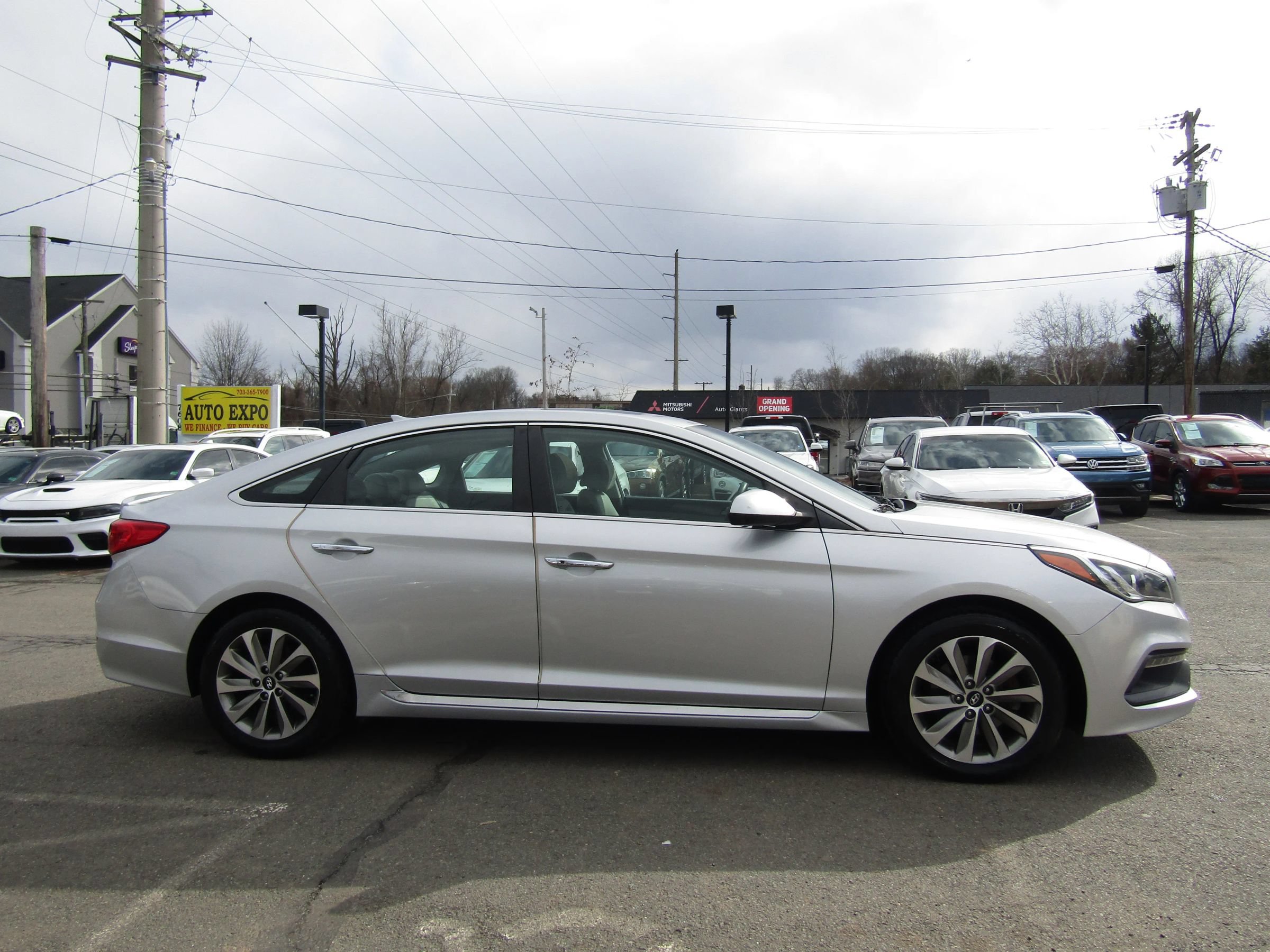 Used 2016 Hyundai Sonata Sport w/ Option Group 1V FWD image 8
