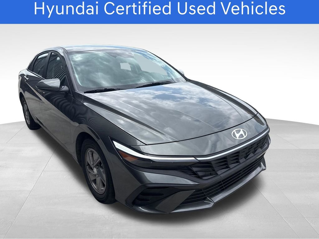 Used 2025 Hyundai Elantra SE image 3
