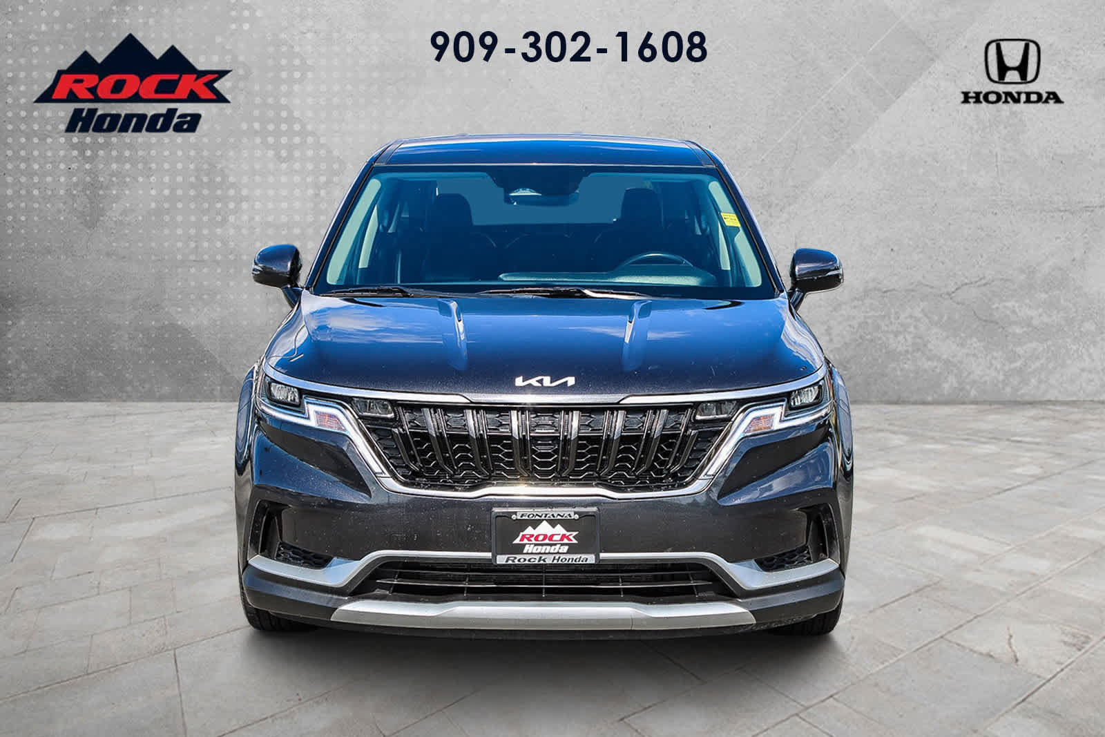 Used 2024 Kia Carnival LX image 2