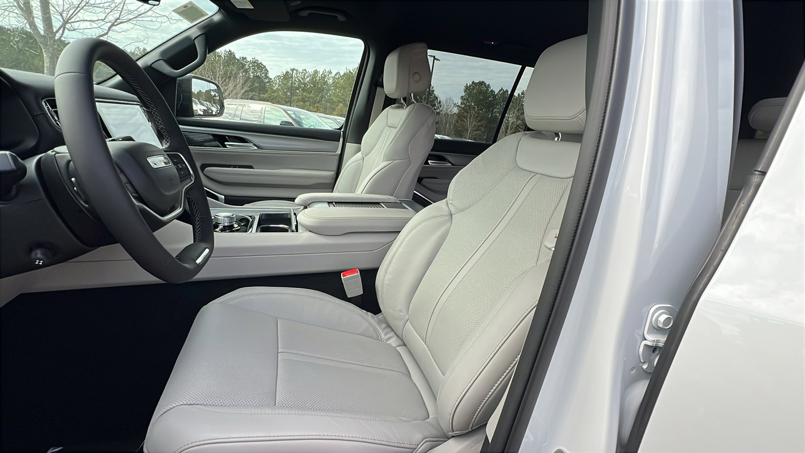 New 2026 Jeep Grand Wagoneer 2WD image 17