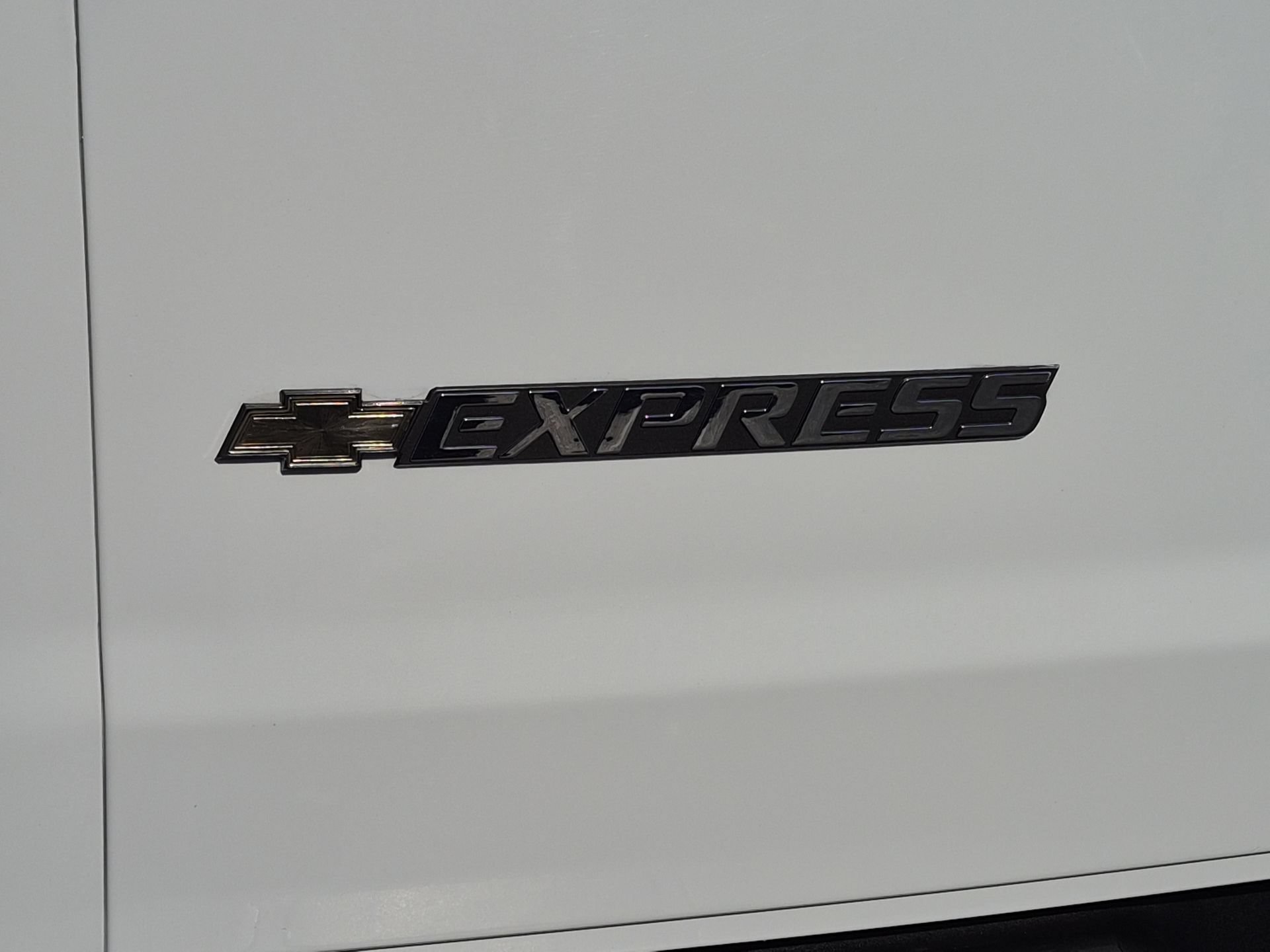 Used 2025 Chevrolet Express 2500 w/ Driver Convenience Package RWD image 29