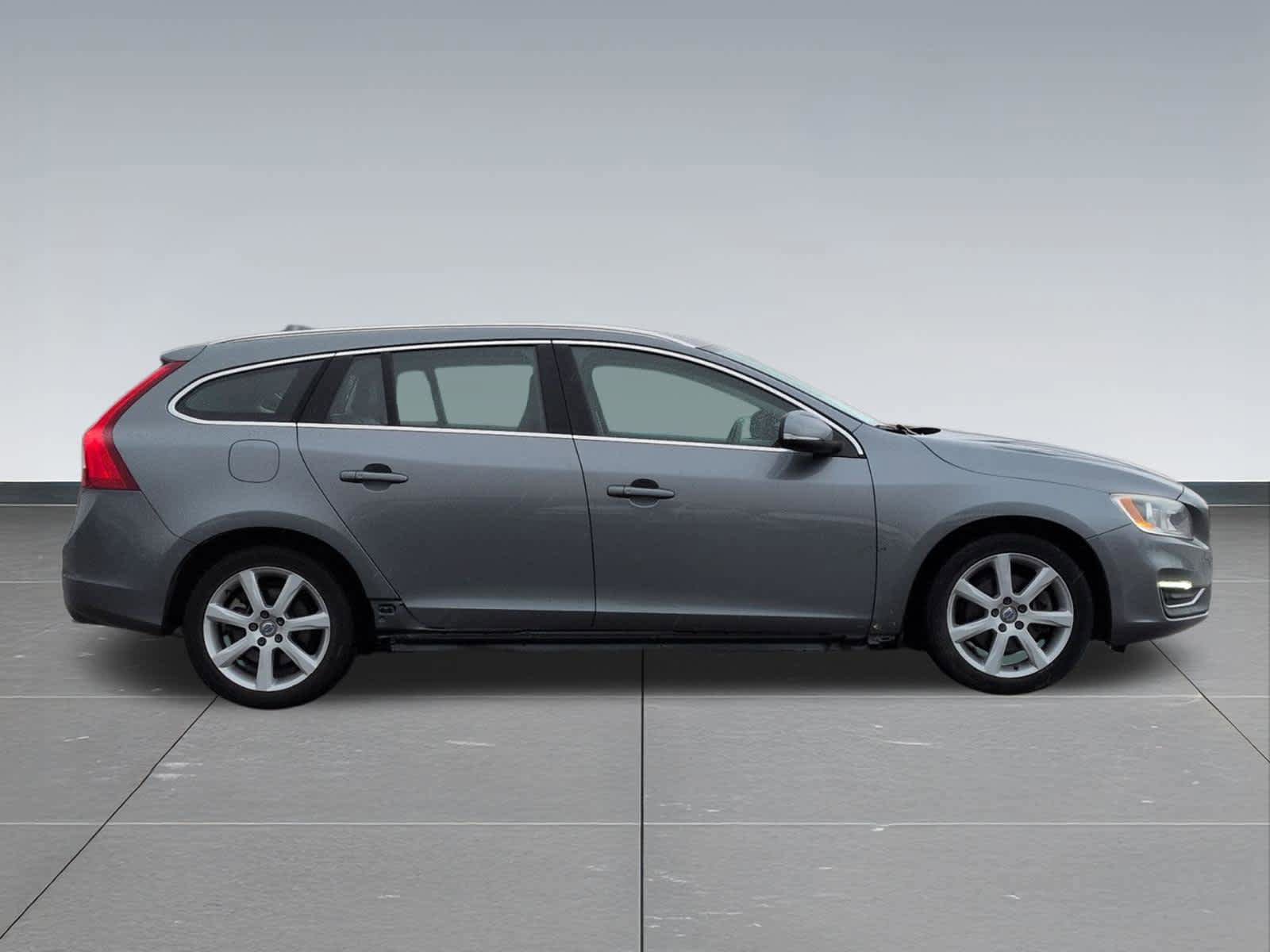 Used 2017 Volvo V60 T5 Premier w/ Convenience Package image 6