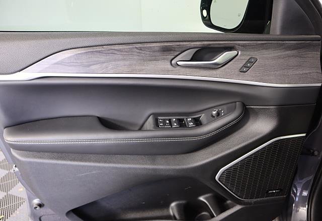 Used 2022 Jeep Grand Cherokee Limited 4xe image 25