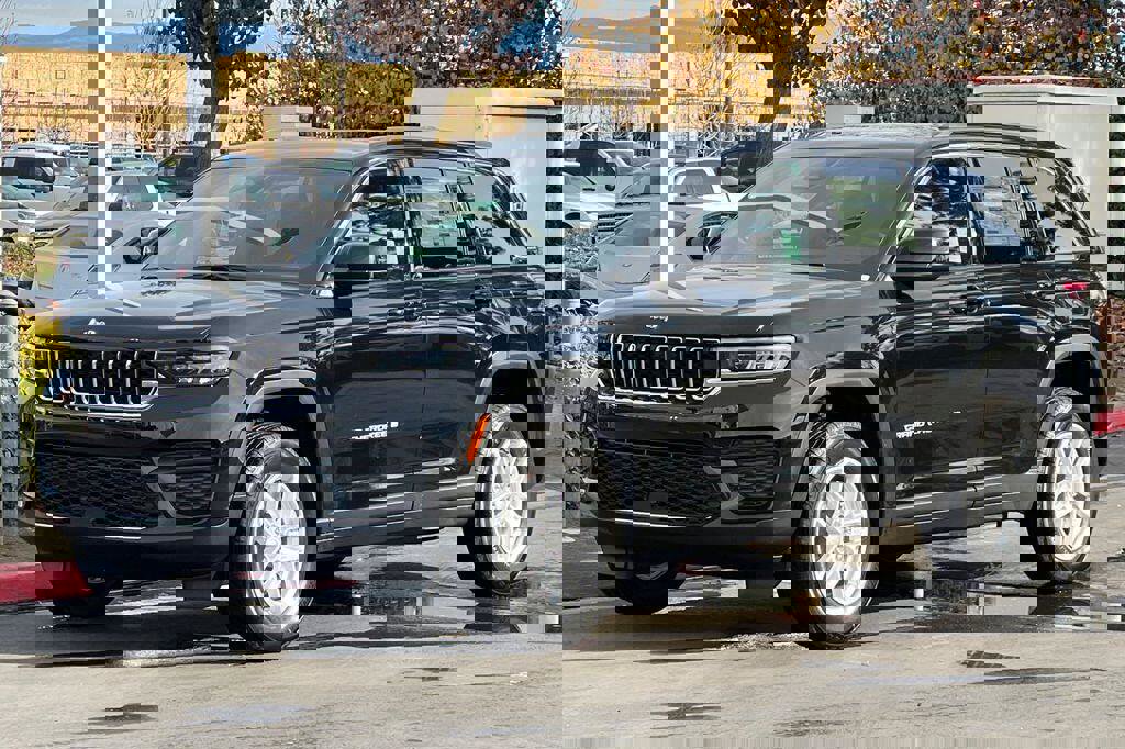 New 2025 Jeep Grand Cherokee Laredo X image 8