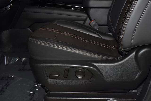 Used 2025 Chevrolet Tahoe High Country AWD/4WD image 12