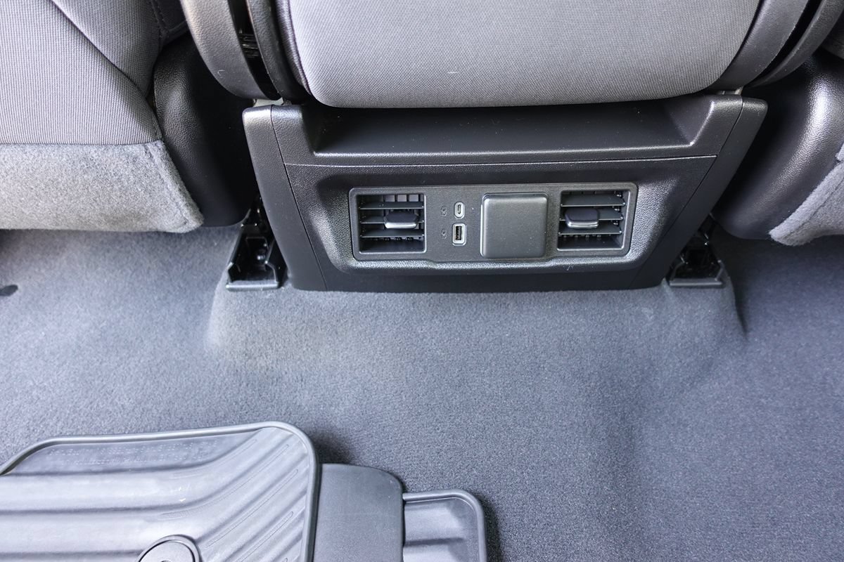 Used 2024 Chevrolet Silverado 1500 LT AWD/4WD image 38