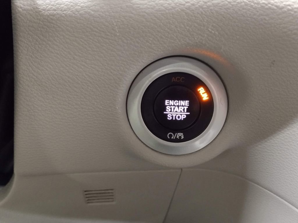 Used 2023 Chrysler Voyager LX image 32