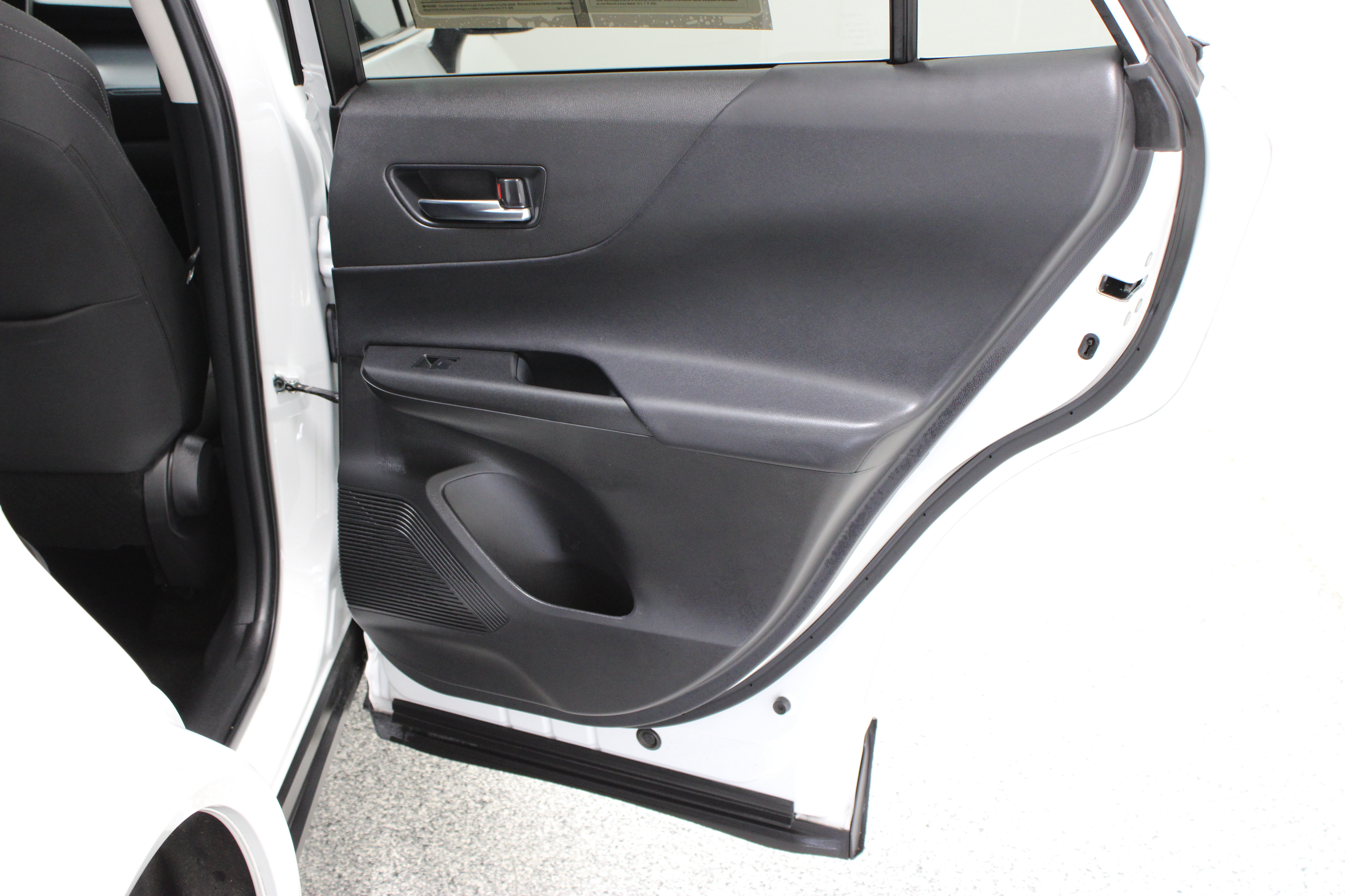Certified 2023 Toyota Venza LE AWD/4WD image 33