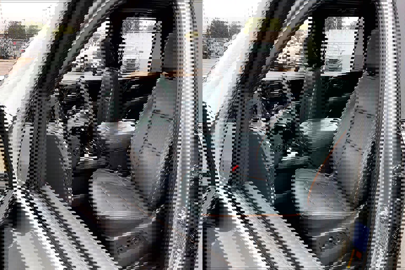 Used 2025 GMC Yukon AT4 w/ AT4 Premium Package image 7