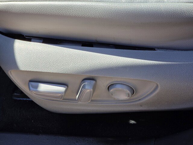 Used 2020 Toyota Highlander XLE image 12