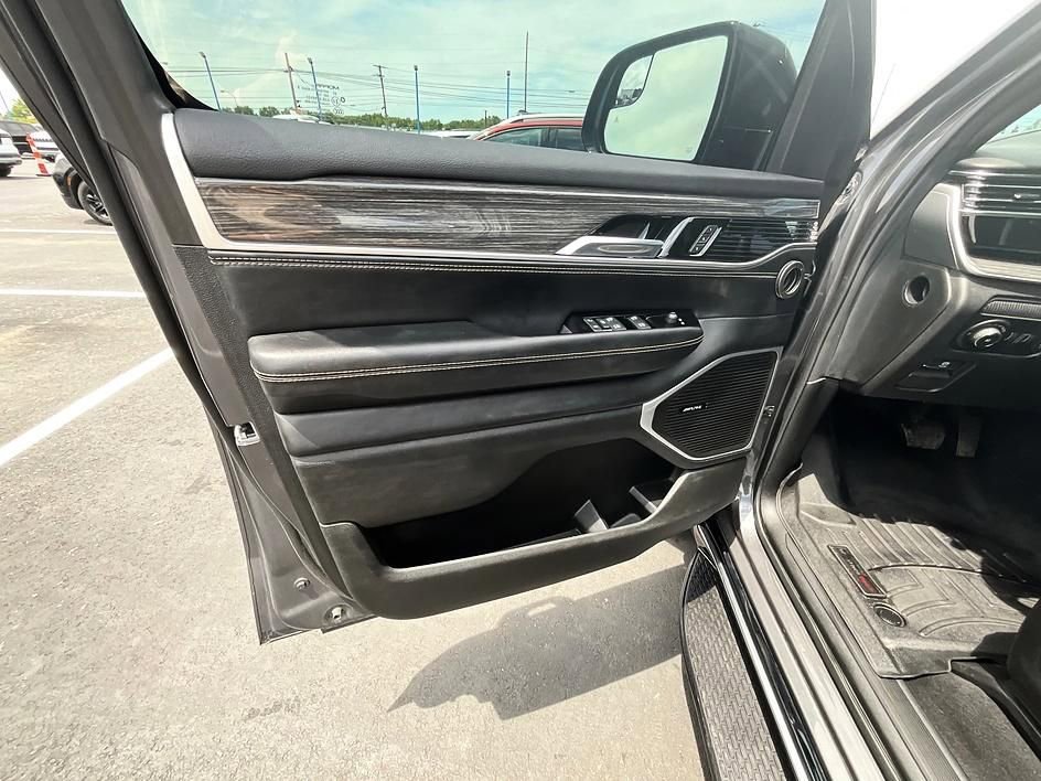 Used 2022 Jeep Wagoneer Series II w/ Convenience Group I AWD/4WD image 11