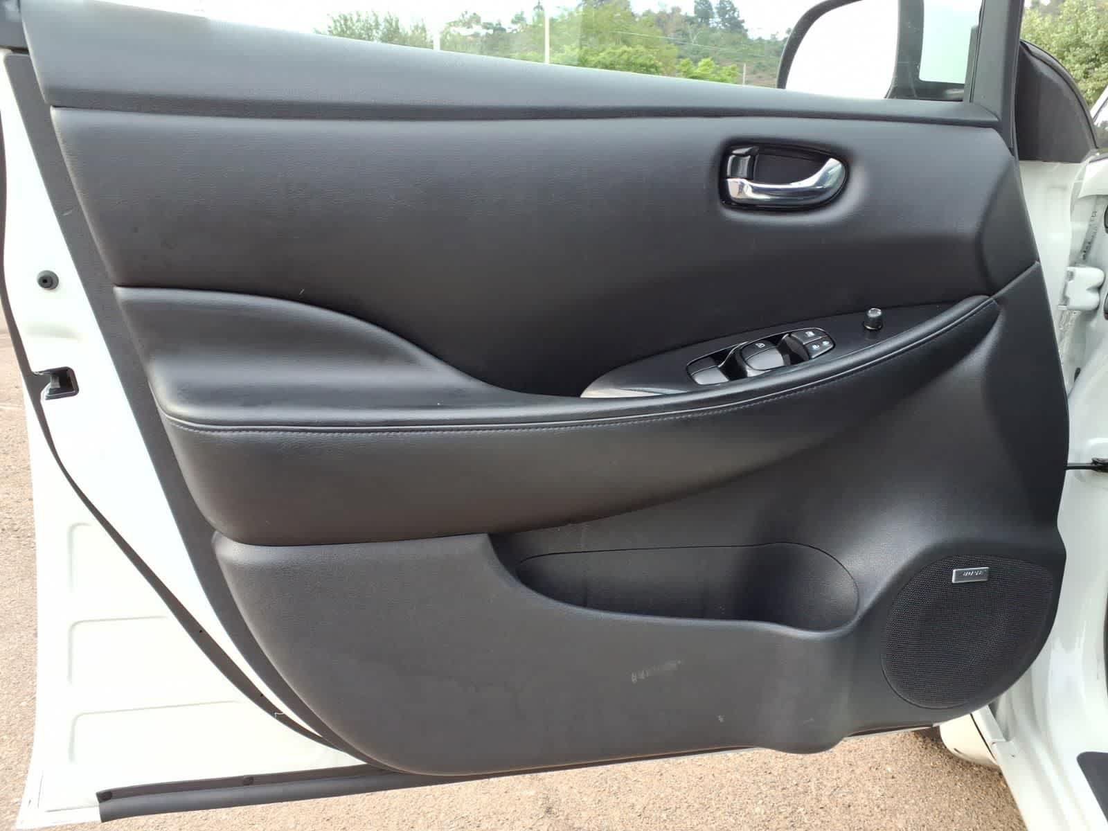 Used 2017 Nissan Leaf SL w/ Premium Package FWD image 12