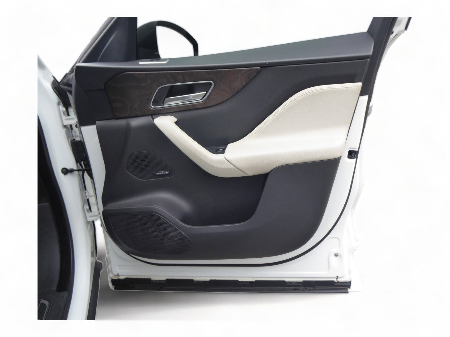 Used 2017 Jaguar F-PACE R-Sport image 21