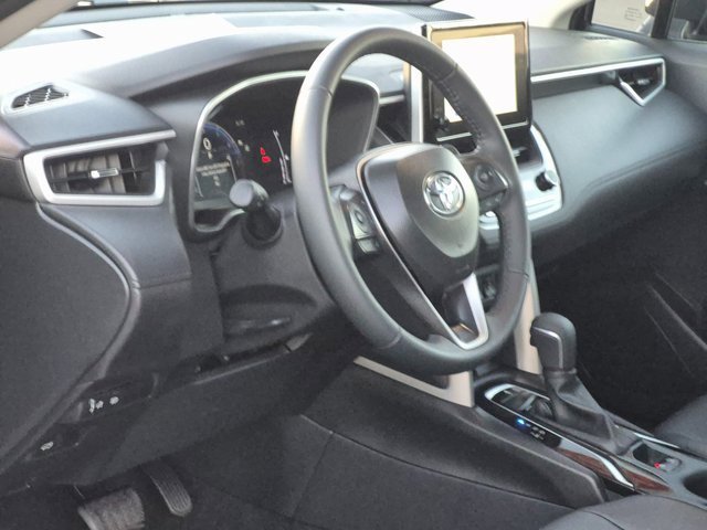 Used 2025 Toyota Corolla Cross XLE image 9