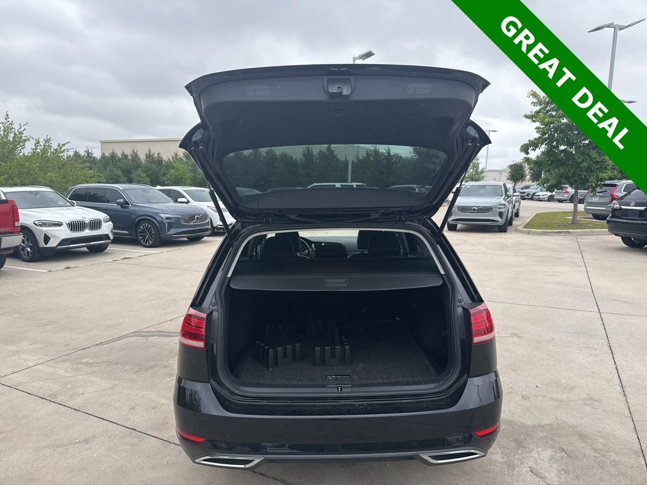 Used 2019 Volkswagen Golf SE image 7