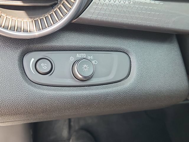 Used 2024 Chevrolet Trax ACTIV w/ Sunroof Package FWD image 17
