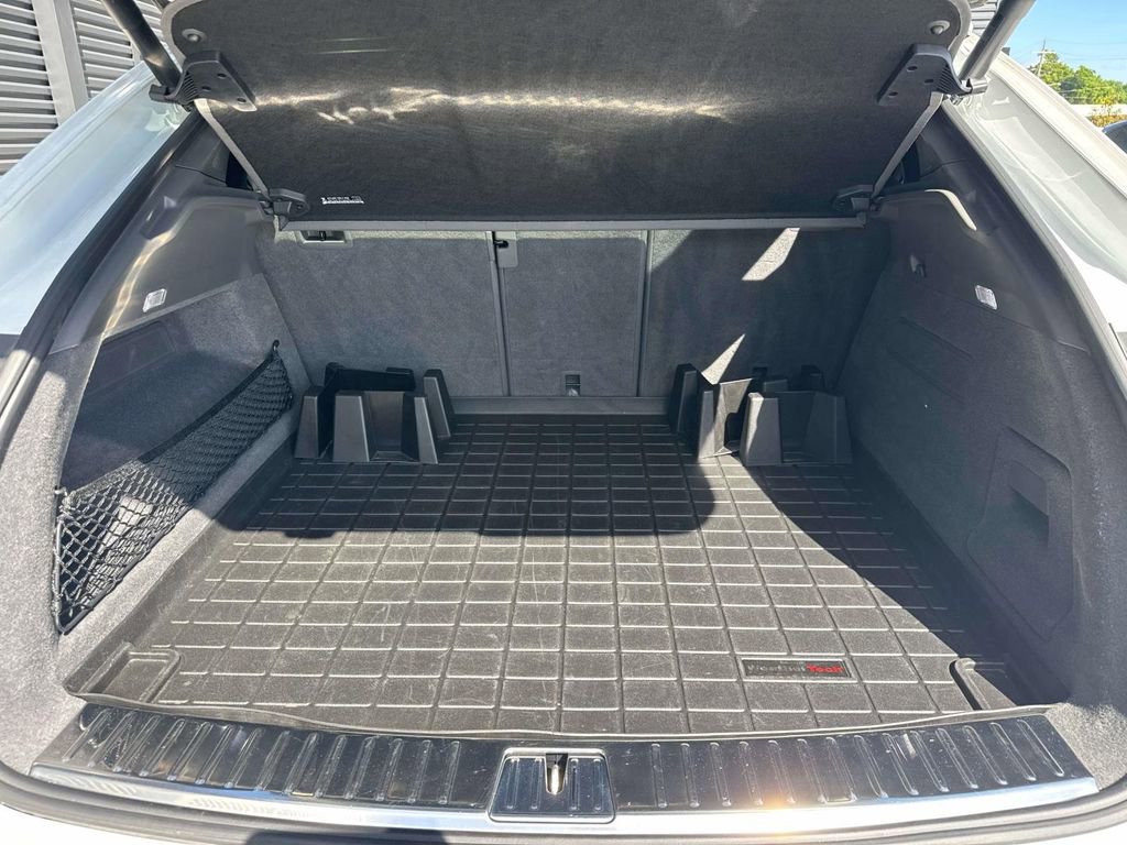 Certified 2022 Porsche Cayenne Platinum Edition image 13