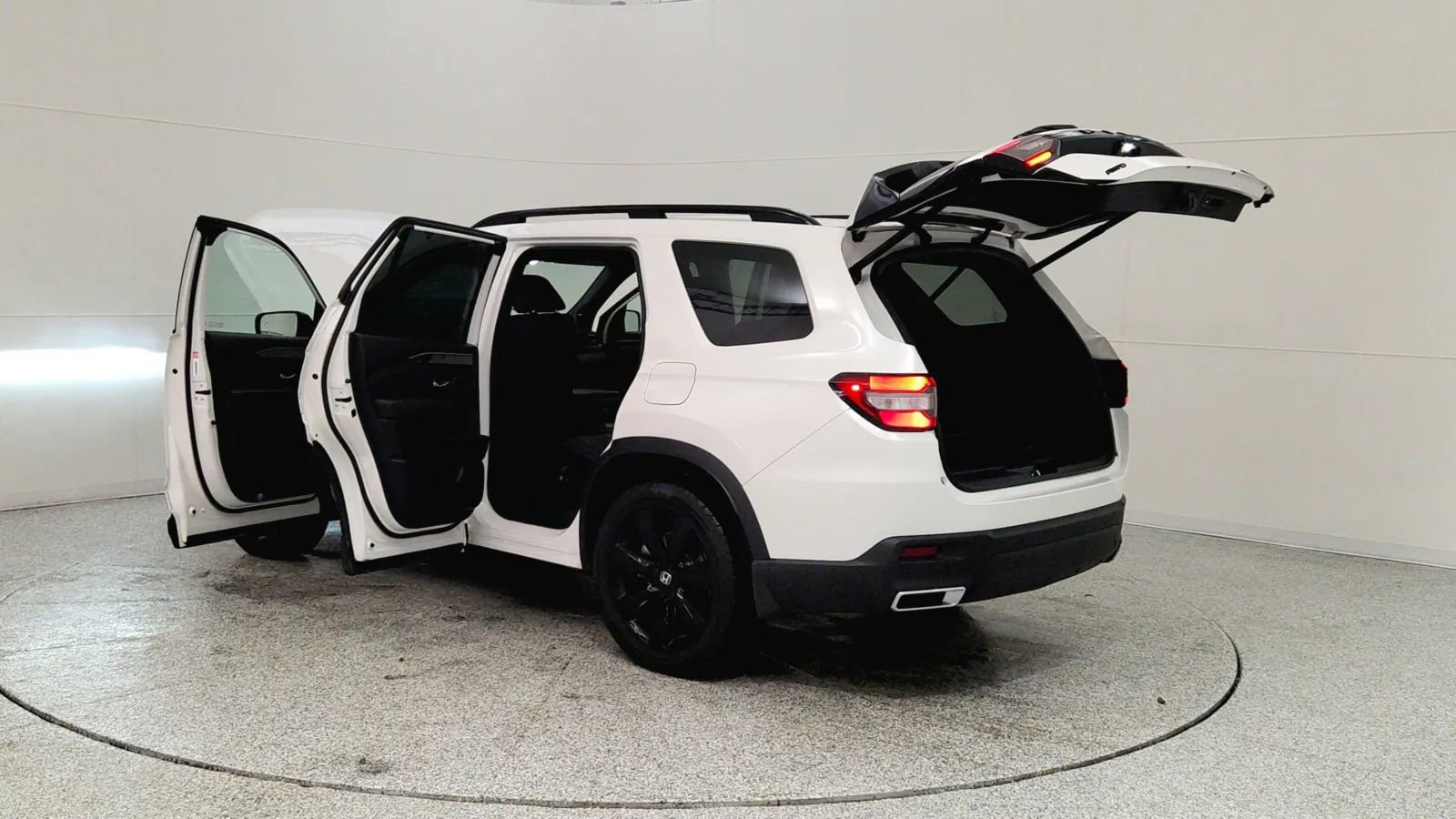 Used 2025 Honda Pilot Black Edition image 11