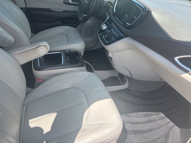 Used 2021 Chrysler Pacifica Touring-L FWD image 35