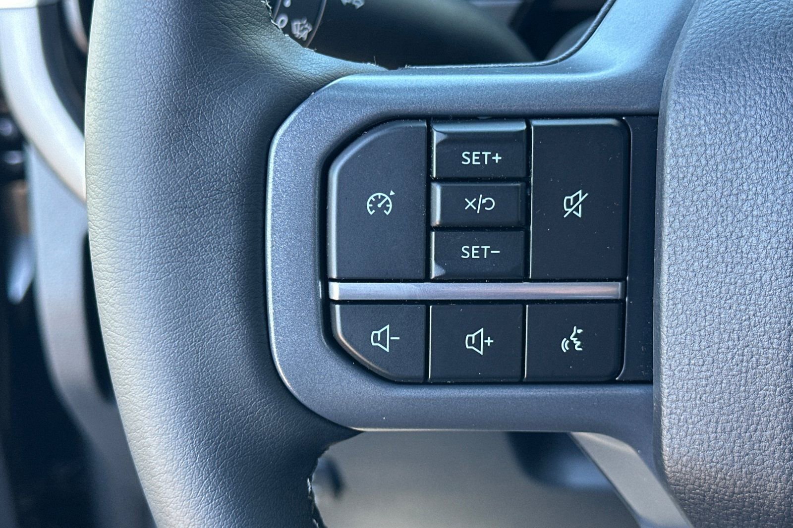 New 2026 Ford F350 Lariat w/ Black Appearance Package image 28