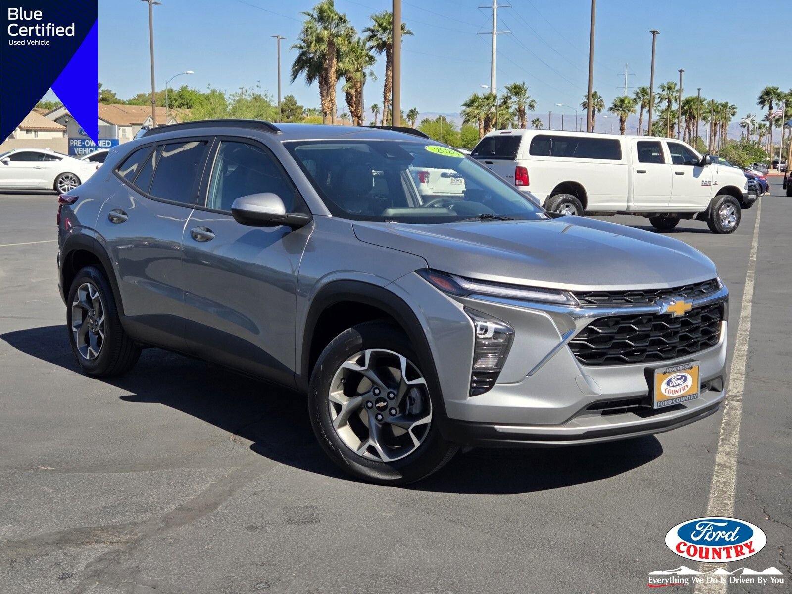 Used 2025 Chevrolet Trax LT FWD image 1