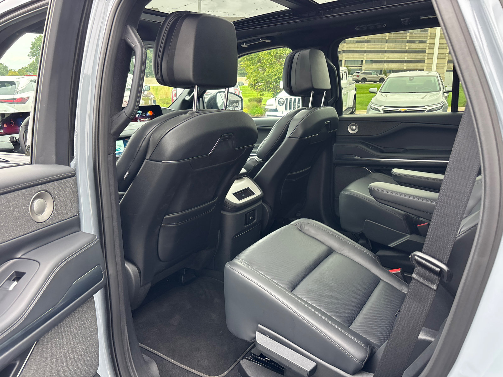 New 2026 Lincoln Navigator Reserve w/ Jet Appearance Package AWD/4WD image 26