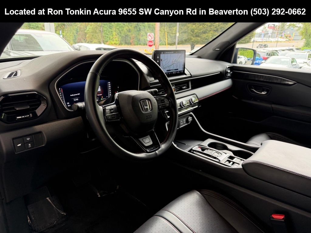Used 2025 Honda Pilot Black Edition image 17