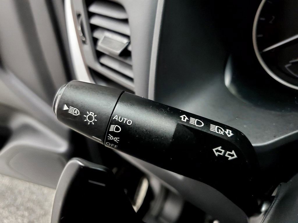 Used 2024 Nissan Rogue S AWD/4WD image 30
