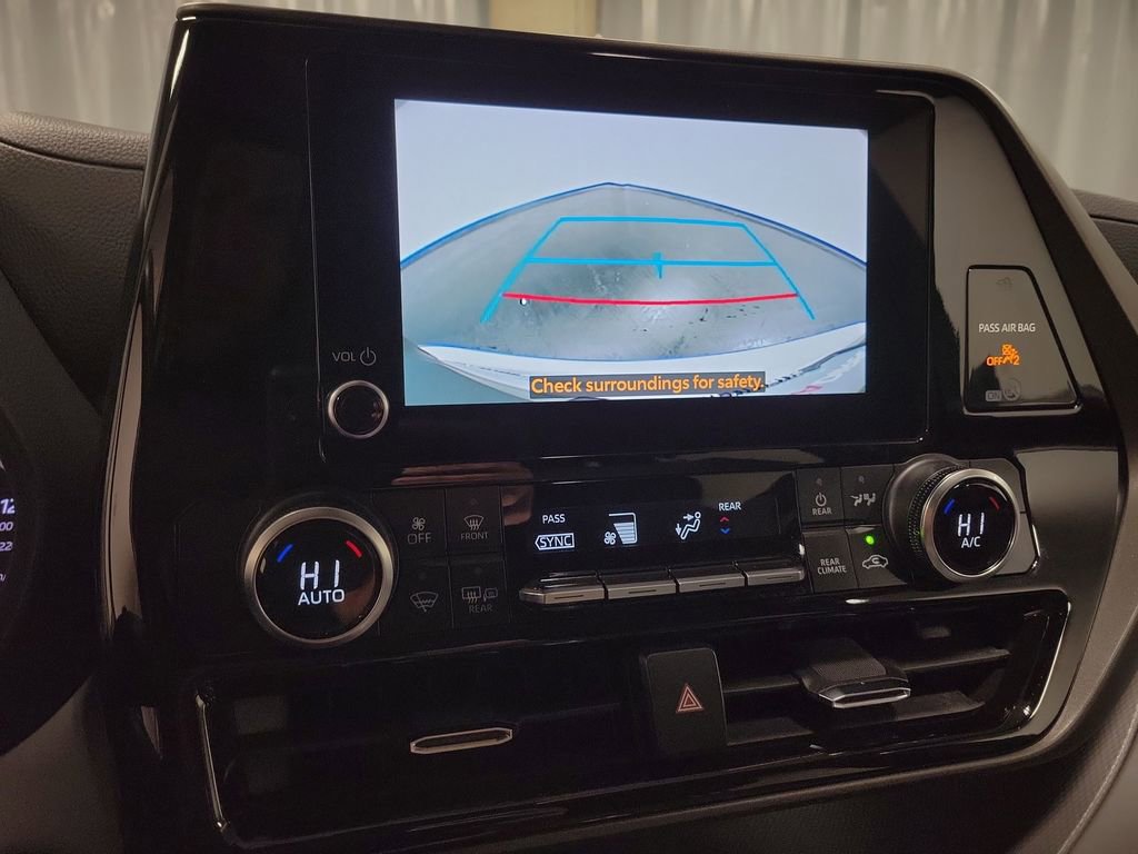 Used 2023 Toyota Highlander L image 17