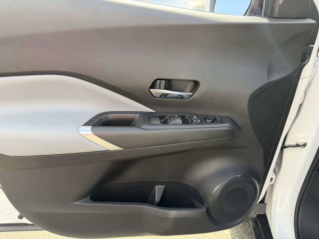 Used 2023 Nissan Kicks SR w/ SR Premium Package FWD image 23