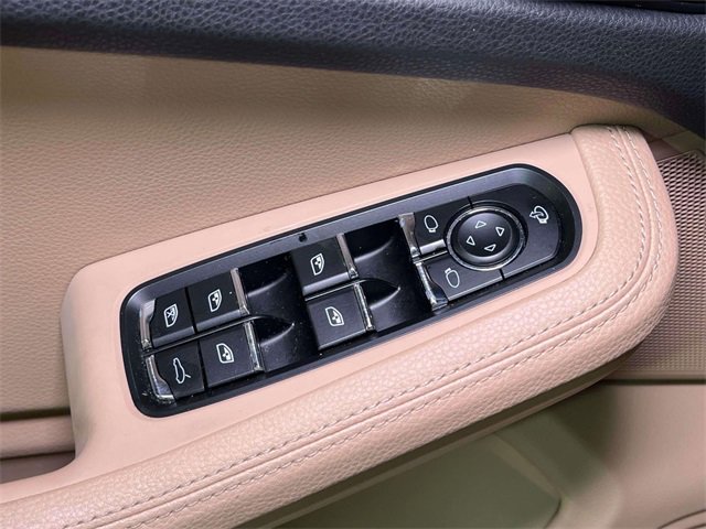 Used 2022 Porsche Macan w/ Premium Package Plus image 38