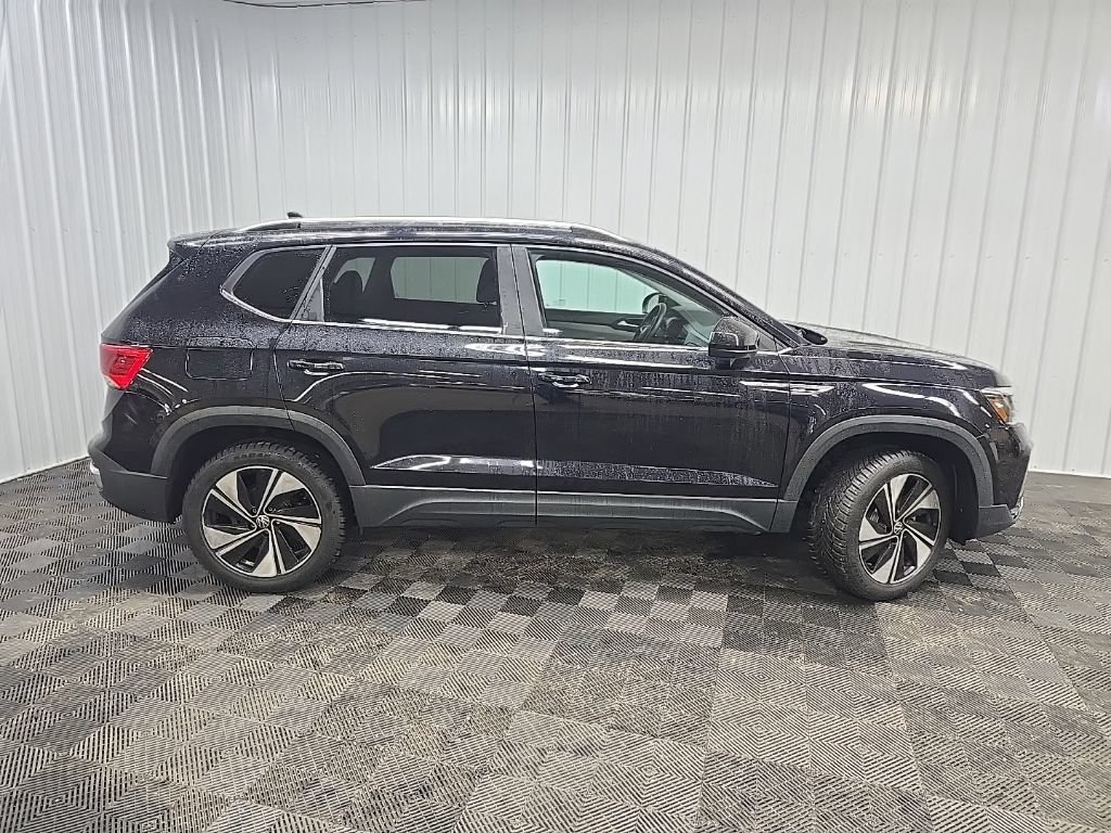 Used 2023 Volkswagen Taos SE AWD/4WD image 2