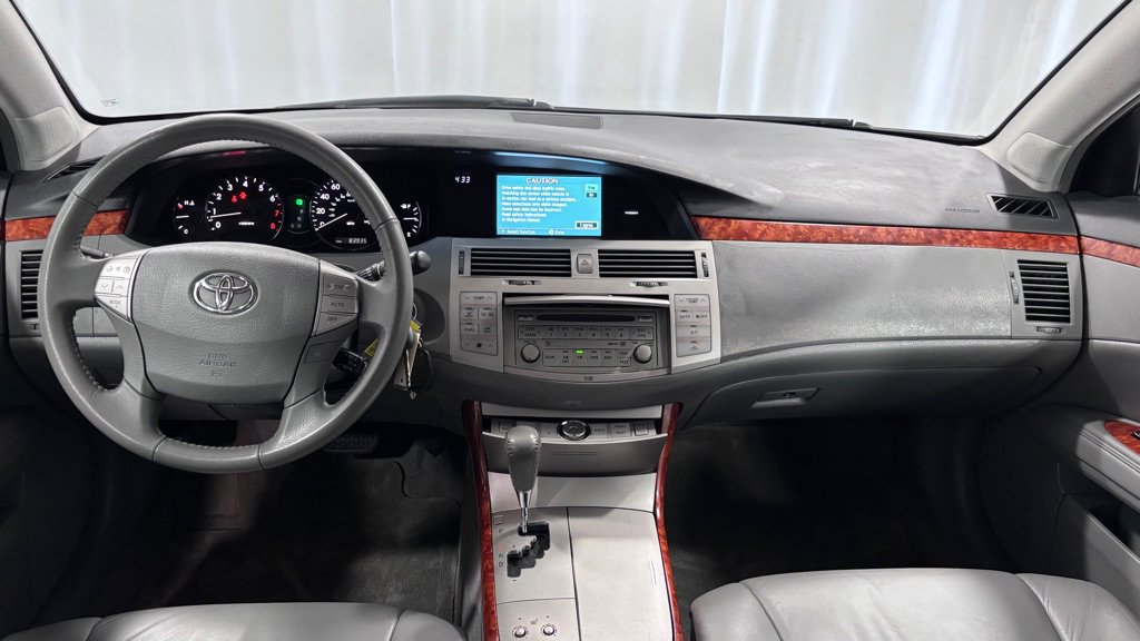 Used 2005 Toyota Avalon XLS image 10
